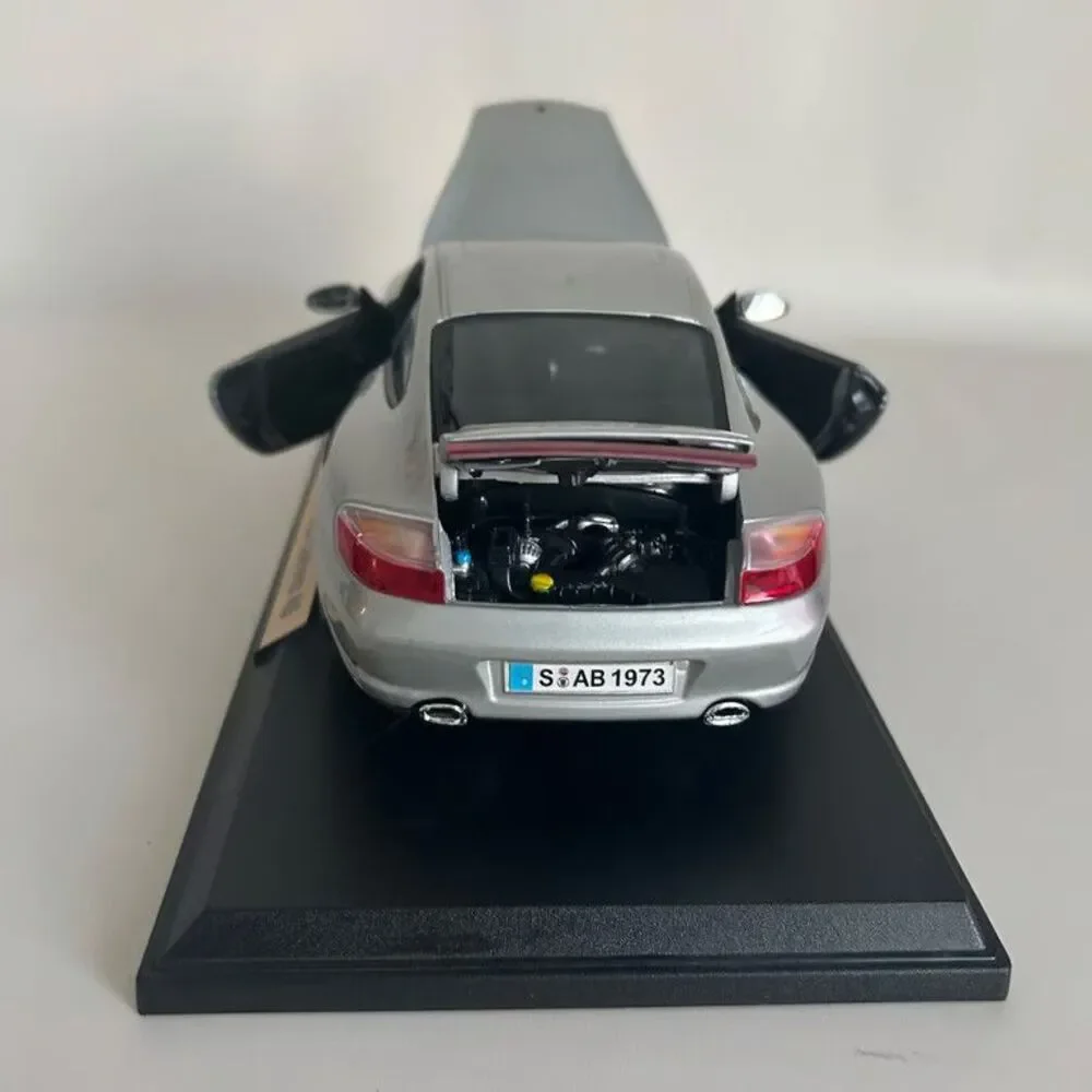 Maisto Porsche 911 Carrera 4S 1:18 Scale Diecast Model Car Silver Vintage 1998